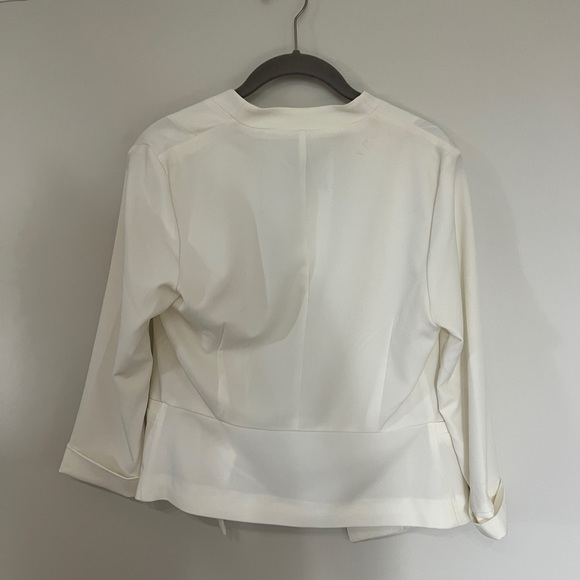 Dynamite Cropped Blazer - Picture 3 of 6